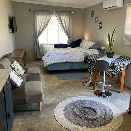 Stellies Accommodation - Room 1 Keetmanshoop Extérieur photo