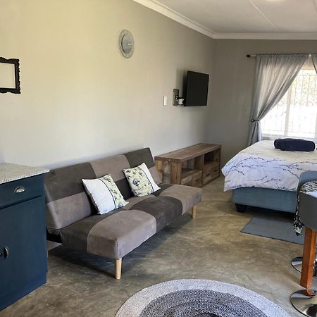 Stellies Accommodation - Room 1 Keetmanshoop Extérieur photo
