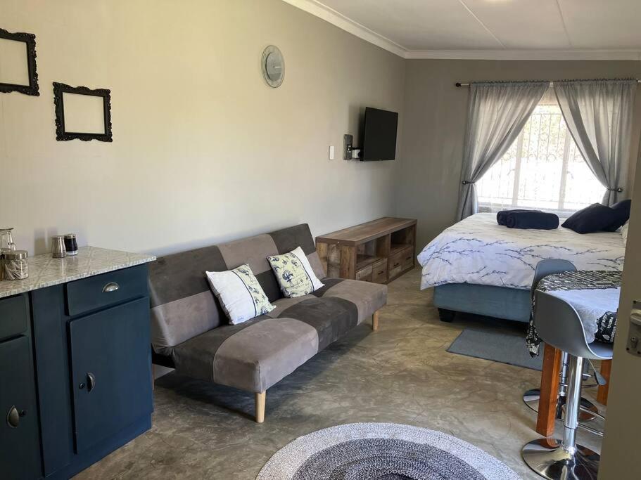 Stellies Accommodation - Room 1 Keetmanshoop Extérieur photo