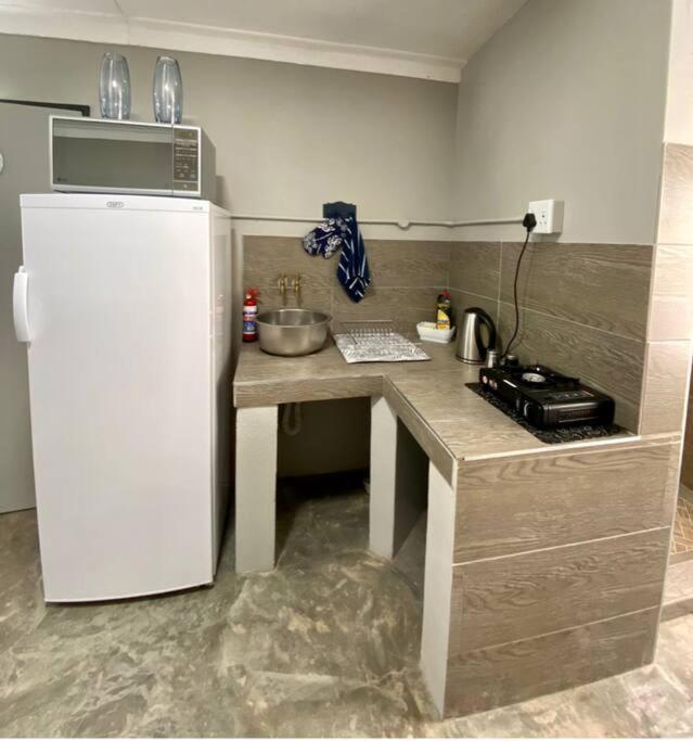 Stellies Accommodation - Room 1 Keetmanshoop Extérieur photo